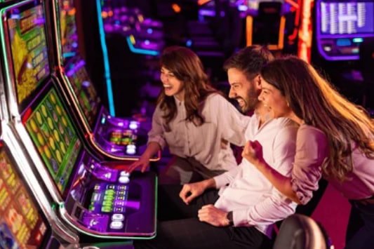 111bet Live Casino Sic Bo Dragon Tiger Myanmar Dealer